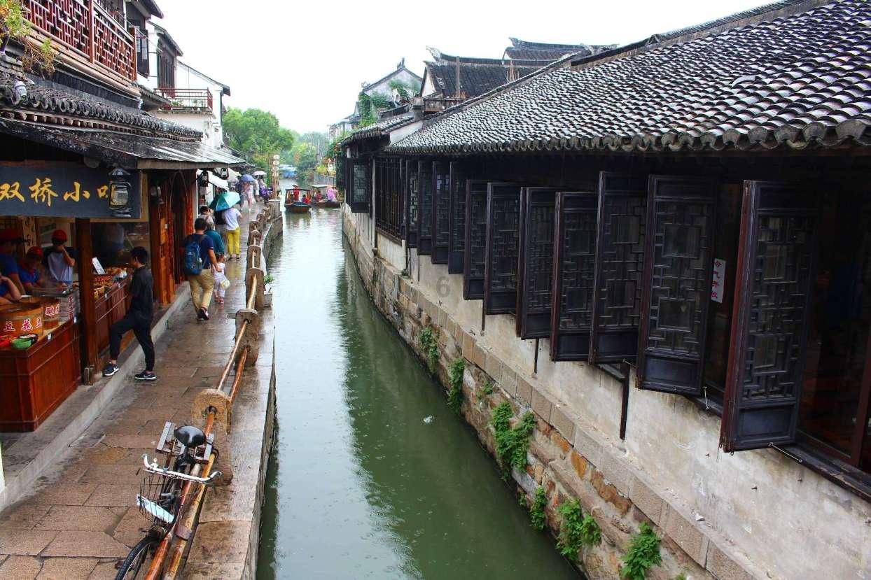 逃离春雨下的房子